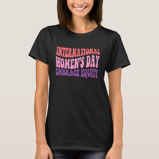 エンブレイスエクイティ2023年3月女性の日 Tシャツ (正面)
