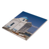 エーゲ海近くのビーチの白い教会 タイル (側面)