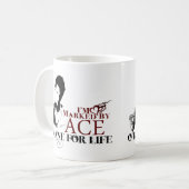 エースのマグによって示される コーヒーマグカップ (正面左)