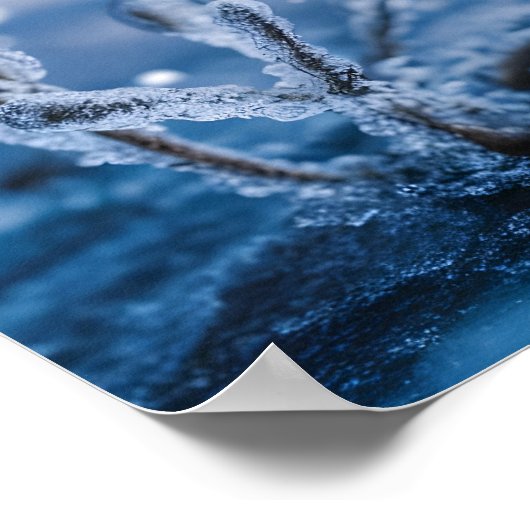 エーテリアのスノーフレーク氷結晶が落ちてい凍っている ポスター (角)