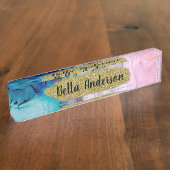 エーテルティール(緑がかった色)エレガントピンクイモダングラムトレンディー デスクネームプレート (側面)