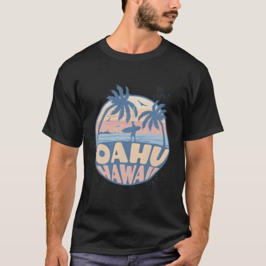 オアフ ハワイ ビーチ サーフィン 夏のバケーション Tシャツ (正面)