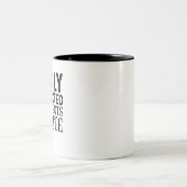 オウムとコーヒーに気が散りがち ツートーンマグカップ (中央)