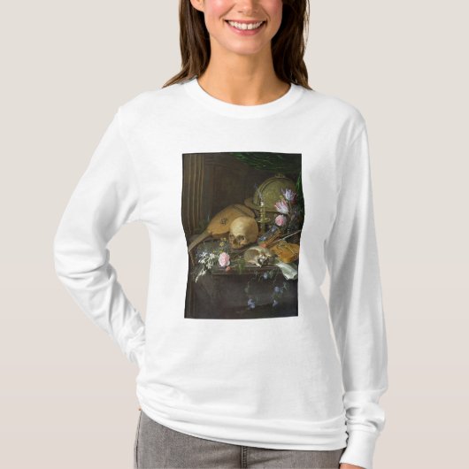 オウムガイおよびルートが付いているVanitasの静物画 Tシャツ (正面)