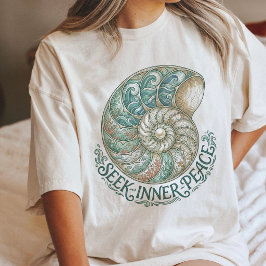オウムガイの貝殻で探す内なる平穏 海の芸術 トライブレンドTシャツ