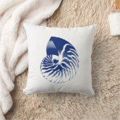 オウムガイの貝-濃紺および白 クッション (ブランケット)