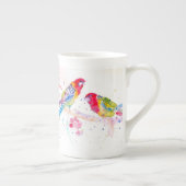 オウム絵を描アート水の色の赤カラフル青 ボーンチャイナマグカップ (右)