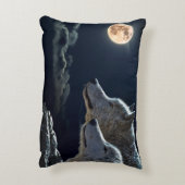 オオカミが夜の満月で吠える アクセントクッション (裏面(縦))