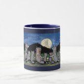 オオカミが月のデザイナーでハウリングDark Blue Mug マグカップ (中央)