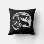 オオカミが満月に浮かんでシルエットになった クッション (裏面)