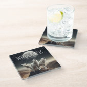 オオカミが満月の荒野で遠吠えしている ガラスコースター (アングル)