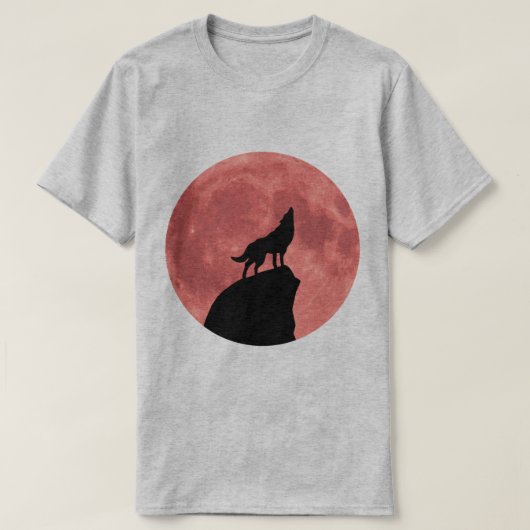 オオカミが血の月で吠える Tシャツ (デザイン正面)