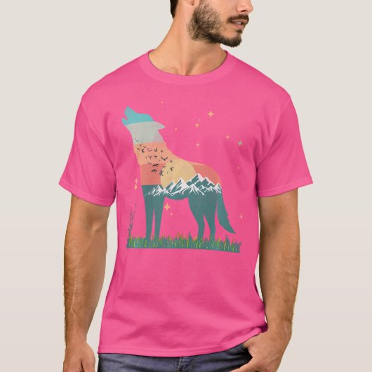 オオカミの山飛んでいる鳥の夕日か月光を見る Tシャツ (正面)