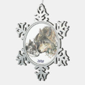 オオカミの父と子牛の芸術のデート スノーフレークピューターオーナメント (右)