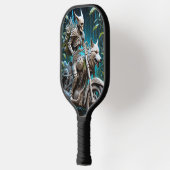 オオカミの頭を取り付けたチョッパーのスケルトン ピックルボールラケット (左)