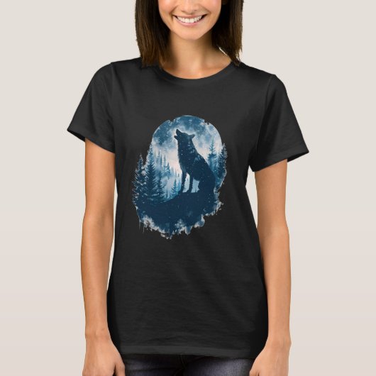 オオカミは月と森のオオカミの前でハウリング Tシャツ (正面)