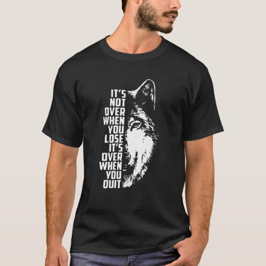 オオカミやる気を起こさせる引用文 Tシャツ (正面)