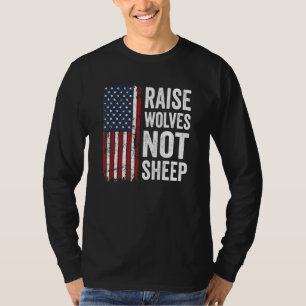 オオカミをヒツジではなく育てるアメリカ愛国的なアメリカ国旗 Tシャツ
