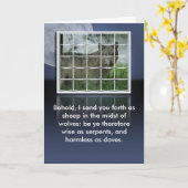 オオカミ間のMatthewの10:16の聖書の引用文のヒツジ カード (黄色い花)