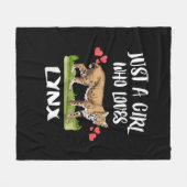 オオヤマネコが大好きな女の子 フリースブランケット (正面(横))