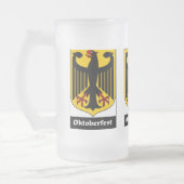 オクトーバーフェストのためのドイツの紋章付き外衣… lov フロストグラスビールジョッキ (左)
