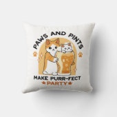 オクトーバーフェストキャットパーティーポーズアンドパイント クッション (裏面)