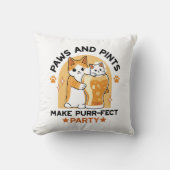 オクトーバーフェストキャットパーティーポーズアンドパイント クッション (正面)