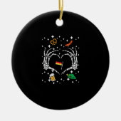 オクトーバーフェストスケルトン手ハートフラグGerman セラミックオーナメント (正面)