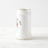 オクトーバーフェストバイアスタインをもたらす ビールジョッキ (中央)