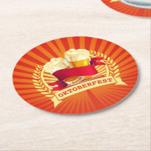 オクトーバーフェストビールグラスオンレッド金ゴールド日が差すこと