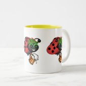 オクトーバーフェストラディバグとビール ツートーンマグカップ (正面右)