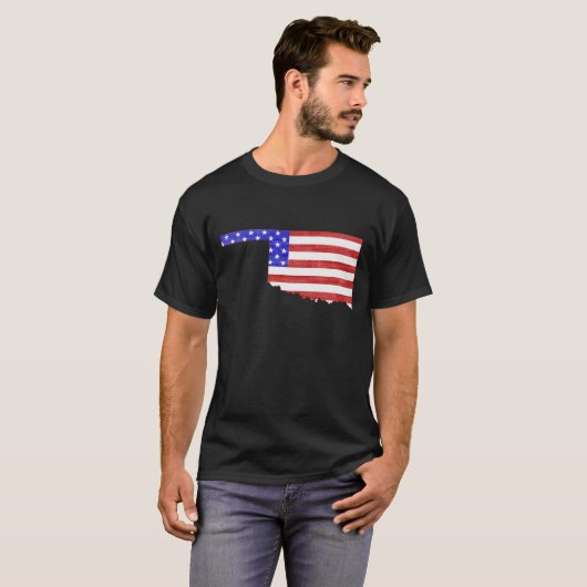 オクラホマの形をしたアメリカ国旗の愛国的なオクラホマン Tシャツ (正面フル)