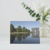 オクラホマシティ国立記念館, 反射プール ポストカード (スタンド正面)