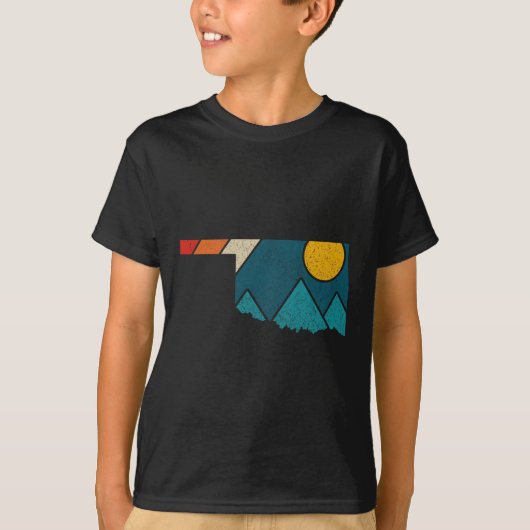 オクラホマ州ヴィンテージ地図 マウンテン ハイキング プライド Tシャツ (正面)