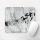 オコク火山のプルーム，アリューシャン諸島2 マウスパッド (マウス)