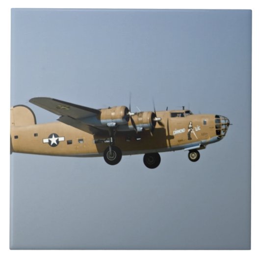オシュコシュに着陸するダイヤモンドリルB-24爆撃機 タイル (正面)