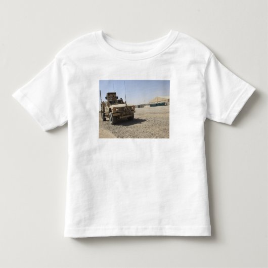 オシュコシM-ATV 2 トドラーTシャツ (正面)