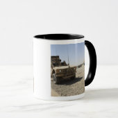 オシュコシM-ATV 2 マグカップ (正面右)