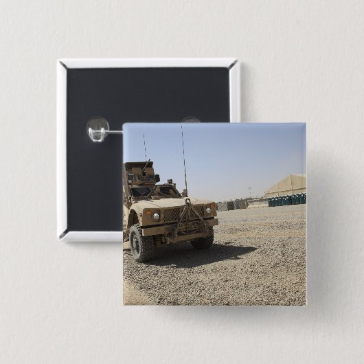 オシュコシM-ATV 2 缶バッジ (正面&裏面)