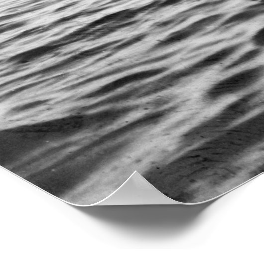 オジバインディアンがカヌー写真の湖を渡る ポスター (角)