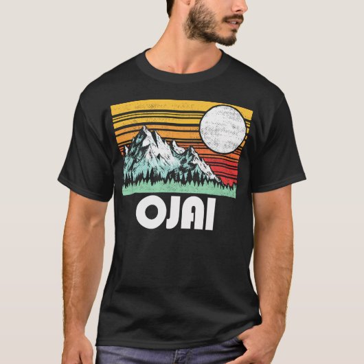 オジャイ カリフォルニア 山 太陽 レトロ Tシャツ (正面)