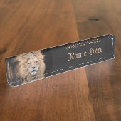 オスのライオンのクローズアップのポートレート デスクネームプレート (側面)