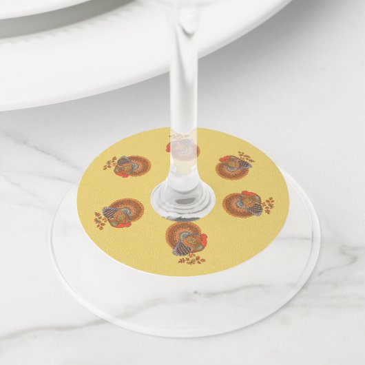 オスカラフルの七面鳥の扇形の尾の葉黄色 ワイングラスタグ (クローズアップ)