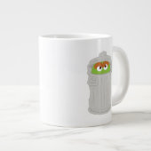 オスカー・ザ・グラウチと彼のゴミ箱 ジャンボコーヒーマグカップ (正面右)