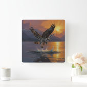 オスプレイが夕暮れ時にキャッチ スクエア壁時計 (ホーム)