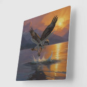 オスプレイが夕暮れ時にキャッチ スクエア壁時計 (傾斜)