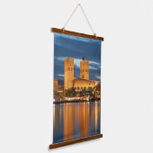 オスロシティホールノルウェー 吊り下げ型タペストリー (傾斜あり)