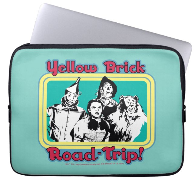 オズの魔法使い™ | Yellow Brick Road trip! ラップトップスリーブ (正面)