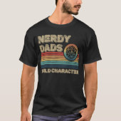 オタクなパパは人格を形成する 面白いRPGゲーマーパパ Tシャツ (正面)