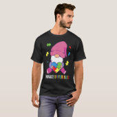 オタクの自閉症啓発 グノーム違いを受け入れる オタスティ Tシャツ (正面フル)